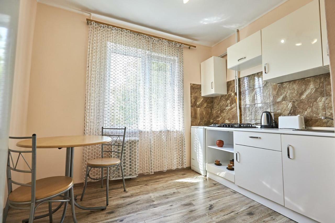 Babylon Apartments On Kievskaya Street リウネ エクステリア 写真